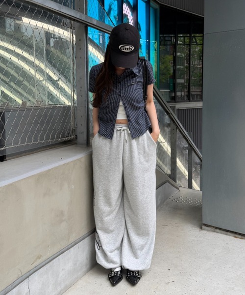 RAY CASSIN（レイカズン）の「【7色展開  ラインストーン / ドット/ ストライプ / チェック】胸刺繍コンパクト半袖シャツ（シャツ/ブラウス・レディース・ブルー系その他3/ブルー系その他2/グレー系その他/ホワイト系その他2/ブルー系その他/ブラウン系その他3/ホワイト系その他3・FREE）」の12枚目の写真