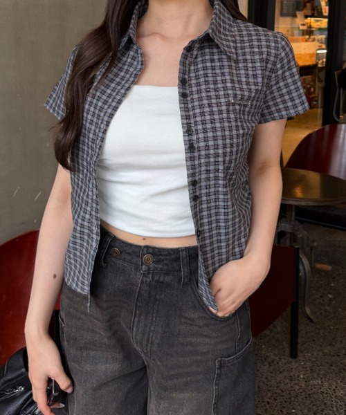 RAY CASSIN（レイカズン）の「【7色展開  ラインストーン / ドット/ ストライプ / チェック】胸刺繍コンパクト半袖シャツ（シャツ/ブラウス・レディース・ブルー系その他3/ブルー系その他2/グレー系その他/ホワイト系その他2/ブルー系その他/ブラウン系その他3/ホワイト系その他3・FREE）」の16枚目の写真