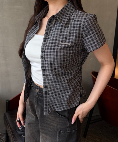 RAY CASSIN（レイカズン）の「【7色展開  ラインストーン / ドット/ ストライプ / チェック】胸刺繍コンパクト半袖シャツ（シャツ/ブラウス・レディース・ブルー系その他3/ブルー系その他2/グレー系その他/ホワイト系その他2/ブルー系その他/ブラウン系その他3/ホワイト系その他3・FREE）」の15枚目の写真