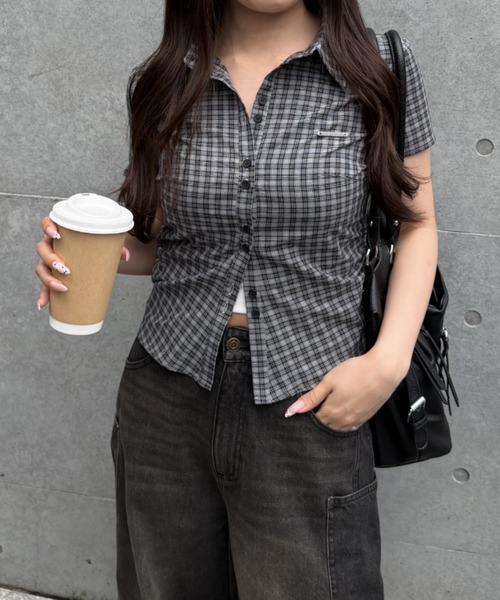 RAY CASSIN（レイカズン）の「【7色展開  ラインストーン / ドット/ ストライプ / チェック】胸刺繍コンパクト半袖シャツ（シャツ/ブラウス・レディース・ブルー系その他3/ブルー系その他2/グレー系その他/ホワイト系その他2/ブルー系その他/ブラウン系その他3/ホワイト系その他3・FREE）」の14枚目の写真