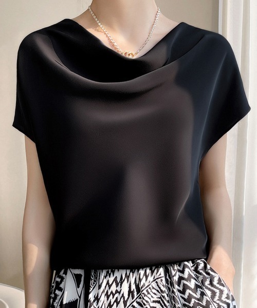 SallyLunn(サリーラン)の「【上品なドレープ】フレンチスリーブトップス(Tシャツ/カットソー・レディース・ブラック/ピンク/アイボリー・MEDIUM/LARGE)」の4枚目の写真