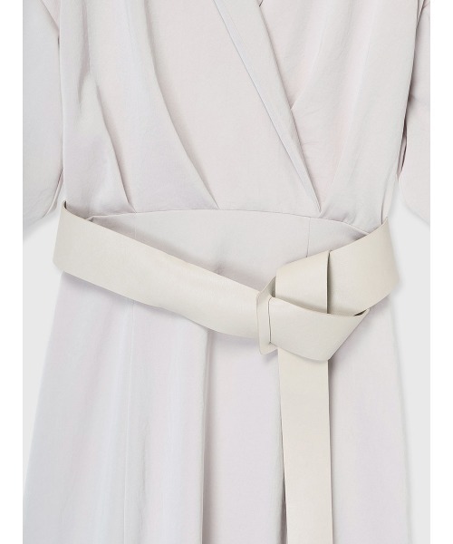 anuans（アニュアンス）の「ショールカラーナローワンピース（ワンピース・レディース・チャコールグレー/ライトベージュ・SMALL/MEDIUM）」の8枚目の写真