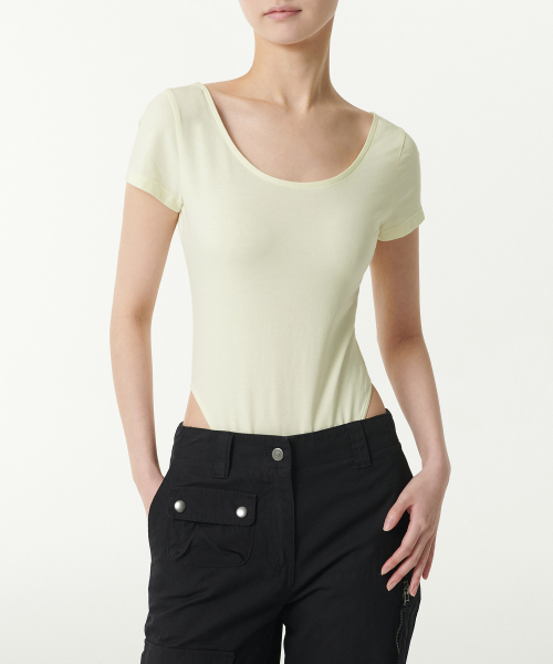 MUSINSA STANDARD WOMAN（ムシンサスタンダードウーマン）の「ウィメンズスcoopネックボディスーツ[レモン]（Tシャツ/カットソー・レディース・その他・SMALL/MEDIUM/LARGE/X-SMALL）」の2枚目の写真