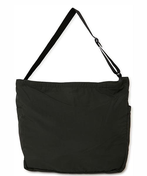 HIGH! STANDARD(ハイスタンダード)の「MT. RAINIER DESIGN × HIGH! STANDARD /ウィンドシェッド メッセンジャーバッグ(ショルダーバッグ・メンズ・ダークオリーブ/ブラック/ベージュ/ネイビー/チャコール・ONE SIZE)」の2枚目の写真