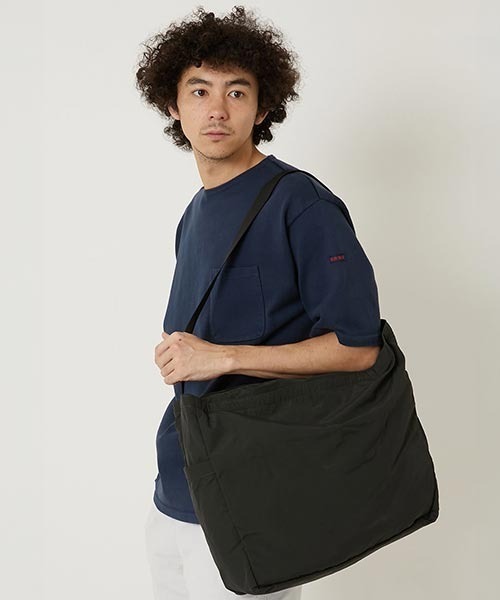 HIGH! STANDARD(ハイスタンダード)の「MT. RAINIER DESIGN × HIGH! STANDARD /ウィンドシェッド メッセンジャーバッグ(ショルダーバッグ・メンズ・ダークオリーブ/ブラック/ベージュ/ネイビー/チャコール・ONE SIZE)」の7枚目の写真