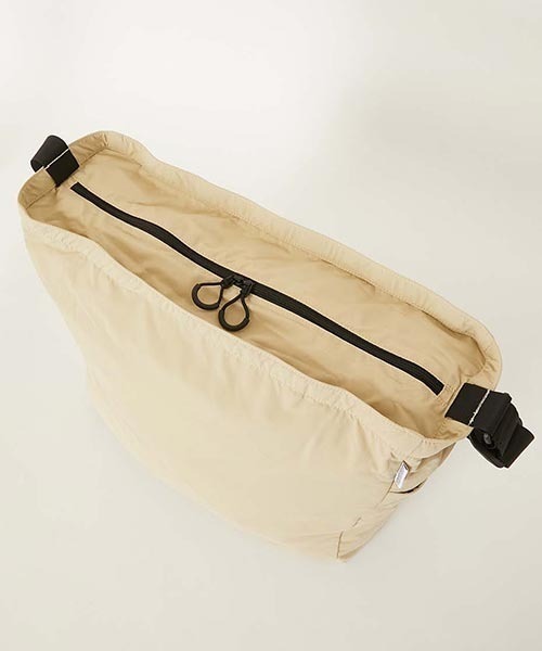HIGH! STANDARD(ハイスタンダード)の「MT. RAINIER DESIGN × HIGH! STANDARD /ウィンドシェッド メッセンジャーバッグ(ショルダーバッグ・メンズ・ダークオリーブ/ブラック/ベージュ/ネイビー/チャコール・ONE SIZE)」の12枚目の写真