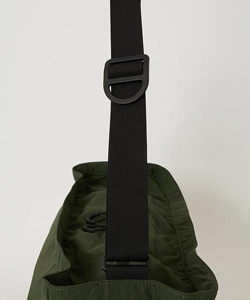 HIGH! STANDARD(ハイスタンダード)の「MT. RAINIER DESIGN × HIGH! STANDARD /ウィンドシェッド メッセンジャーバッグ(ショルダーバッグ・メンズ・ダークオリーブ/ブラック/ベージュ/ネイビー/チャコール・ONE SIZE)」の17枚目の写真