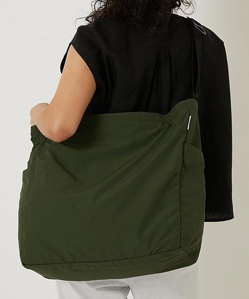 HIGH! STANDARD(ハイスタンダード)の「MT. RAINIER DESIGN × HIGH! STANDARD /ウィンドシェッド メッセンジャーバッグ(ショルダーバッグ・メンズ・ダークオリーブ/ブラック/ベージュ/ネイビー/チャコール・ONE SIZE)」の22枚目の写真