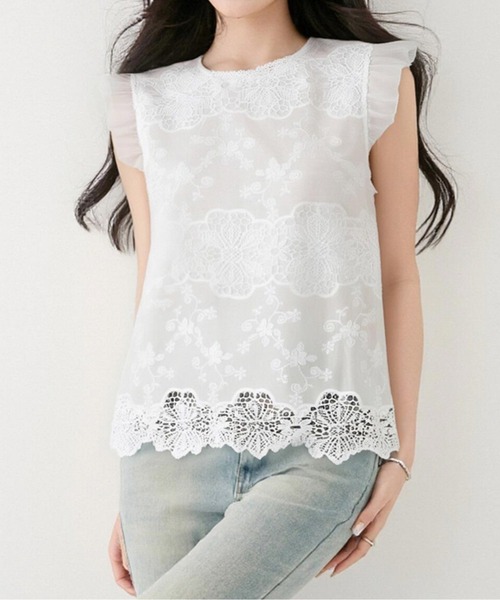 CHUL(チュル)の「フラワーレースフリルスリーブノースリーブブラウス(シャツ/ブラウス・レディース・ホワイト・SMALL/MEDIUM/LARGE/X-LARGE)」の2枚目の写真