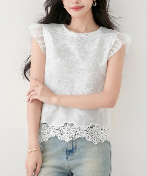 CHUL(チュル)の「フラワーレースフリルスリーブノースリーブブラウス(シャツ/ブラウス・レディース・ホワイト・SMALL/MEDIUM/LARGE/X-LARGE)」の3枚目の写真
