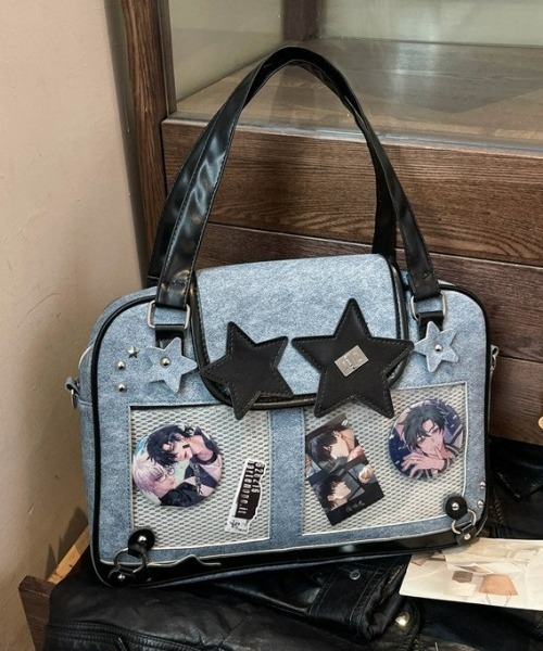 gossip!ロサンゼルス(ゴシップロサンゼルス)の「【Y2Kガーリー】レトロ痛バッグ 大容量ショルダー/斜め掛け/トートバッグ(ディスプレイボード付き)(ショルダーバッグ・レディース・ブルー/ダークグレー・FREE)」の8枚目の写真