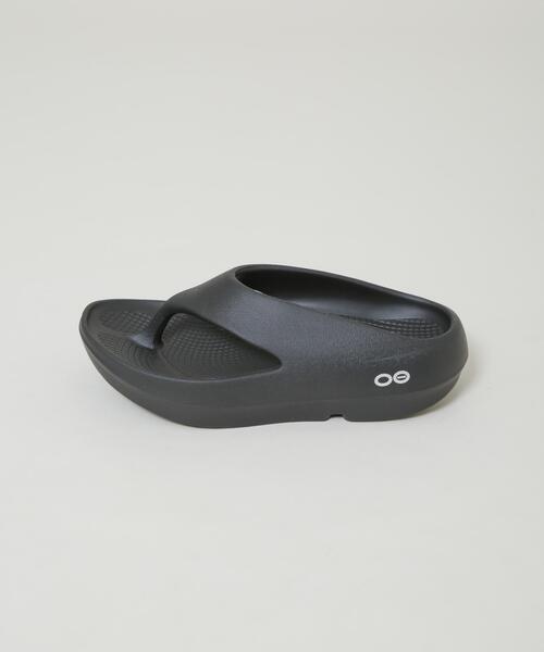OOFOS(ウーフォス)の「OOFOS/OOriginal+ Black(サンダル・レディース・ブラック・25/23/24)」の2枚目の写真