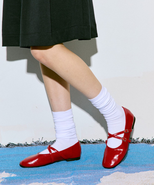 SPUR(シュプール)の「オッドラウンドトゥストラップフラットシューズ 1.5cm -VA9041 (3カラー)(バレエシューズ・レディース・アイボリー/レッド/ブラック・23.5cm/24cm/25cm/23cm/24.5cm)」の6枚目の写真