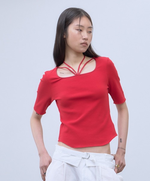 THINGS THAT MATTER(シングス ザット マター)の「CHOKER STRAP SQUARE TOPS / チョーカー ストラップ スクエア トップス(Tシャツ/カットソー・レディース・レッド/ブラック/ベージュ/ボルドー・FREE)」の5枚目の写真