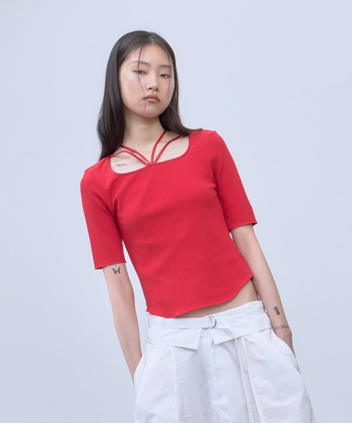 THINGS THAT MATTER(シングス ザット マター)の「CHOKER STRAP SQUARE TOPS / チョーカー ストラップ スクエア トップス(Tシャツ/カットソー・レディース・レッド/ブラック/ベージュ/ボルドー・FREE)」の6枚目の写真