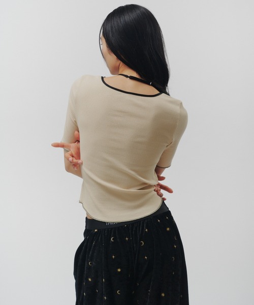 THINGS THAT MATTER(シングス ザット マター)の「CHOKER STRAP SQUARE TOPS / チョーカー ストラップ スクエア トップス(Tシャツ/カットソー・レディース・レッド/ブラック/ベージュ/ボルドー・FREE)」の18枚目の写真