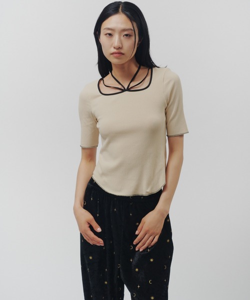 THINGS THAT MATTER(シングス ザット マター)の「CHOKER STRAP SQUARE TOPS / チョーカー ストラップ スクエア トップス(Tシャツ/カットソー・レディース・レッド/ブラック/ベージュ/ボルドー・FREE)」の16枚目の写真