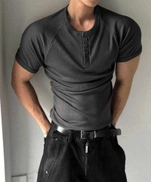 COSYHARU（コシハル）の「マッスルフィットヘンリーネック半袖ニット（Tシャツ/カットソー）」