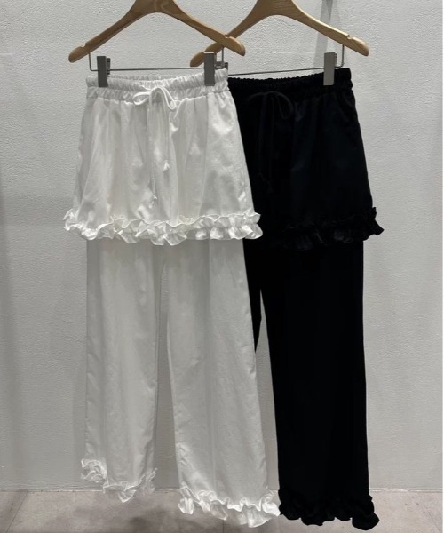 ＆soiree（アンドソワレ）の「ボリュームフリル付きスカートレイヤードパンツ（その他パンツ・レディース・ホワイト/ブラック・FREE）」の8枚目の写真
