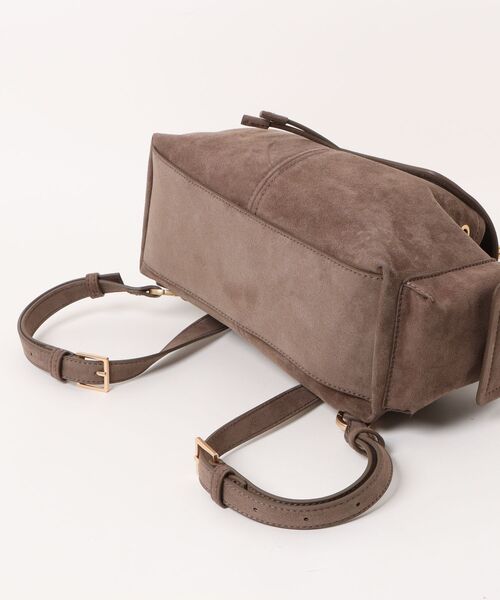 CHARLES & KEITH(チャールズ & キース)の「Noane ノアン サイドポケット バケツバッグ(ショルダーバッグ・レディース・レディッシュグレー・M)」の8枚目の写真