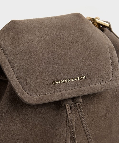 CHARLES & KEITH(チャールズ & キース)の「Noane ノアン サイドポケット バケツバッグ(ショルダーバッグ・レディース・レディッシュグレー・M)」の7枚目の写真