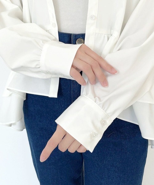 F i.n.t（フィント）の「【UVカット】ラッフルヘムUVカットオーバーシャツ/fint フィント（シャツ/ブラウス・レディース・オフホワイト/ライトグレー・FREE）」の5枚目の写真