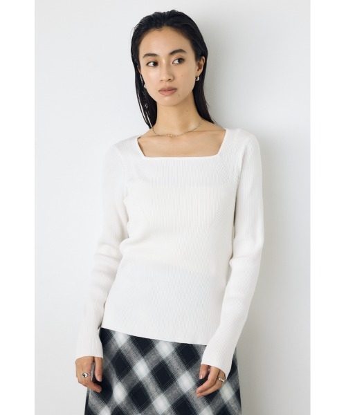 AZUL by moussy（アズールバイマウジー）の「【VERY10月号掲載】スクエアネックリブニット　秋服　冬服　長袖　インナー（ニット/セーター・レディース・ブラウン/ライトブルー/オフホワイト/ブラック・SMALL/MEDIUM）」の5枚目の写真