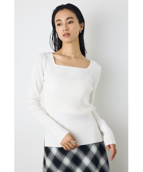 AZUL by moussy（アズールバイマウジー）の「【VERY10月号掲載】スクエアネックリブニット　秋服　冬服　長袖　インナー（ニット/セーター・レディース・ブラウン/ライトブルー/オフホワイト/ブラック・SMALL/MEDIUM）」の6枚目の写真