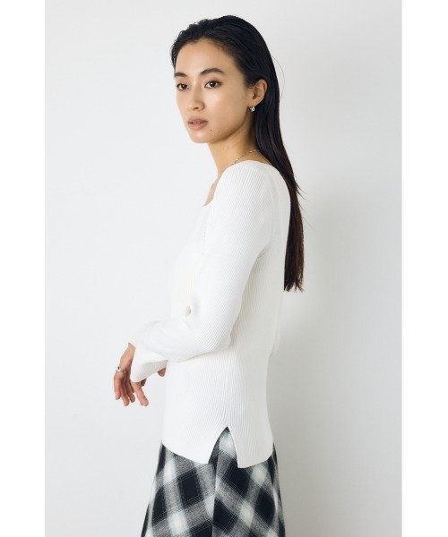 AZUL by moussy（アズールバイマウジー）の「【VERY10月号掲載】スクエアネックリブニット　秋服　冬服　長袖　インナー（ニット/セーター・レディース・ブラウン/ライトブルー/オフホワイト/ブラック・SMALL/MEDIUM）」の8枚目の写真