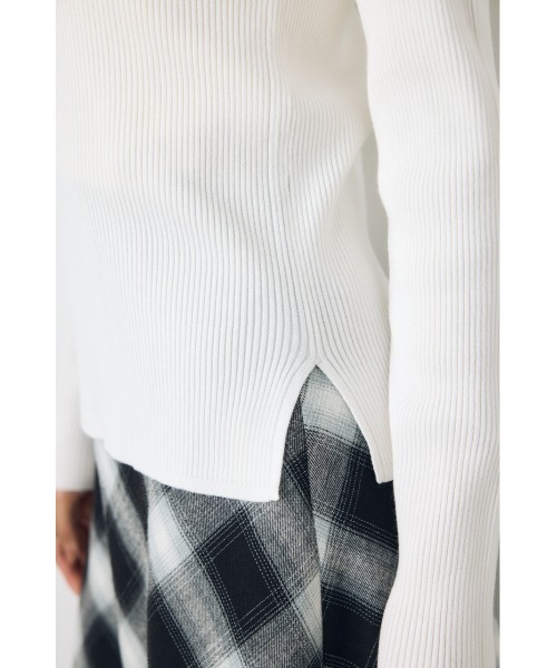 AZUL by moussy（アズールバイマウジー）の「【VERY10月号掲載】スクエアネックリブニット　秋服　冬服　長袖　インナー（ニット/セーター・レディース・ブラウン/ライトブルー/オフホワイト/ブラック・SMALL/MEDIUM）」の13枚目の写真