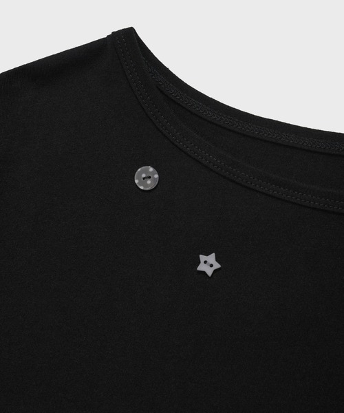 Wacky WiLLy(ワッキーウィリー)の「WOMEN'S GRAPHIC BUTTON OFF-SHOULDER SHORT SLEEVE T-SHIRT(Tシャツ/カットソー・レディース・チャコールグレー/ブラック・FREE)」の7枚目の写真