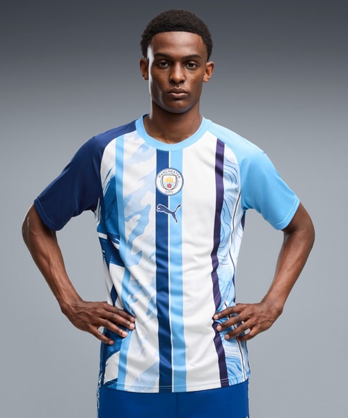 PUMA(プーマ)の「PUMA プーマ メンズ 2026-27 マンチェスターシティ FC プレマッチ 半袖 シャツ(Tシャツ/カットソー・メンズ・ブラック/ホワイト系その他・X-LARGE/SMALL/MEDIUM/LARGE)」の2枚目の写真