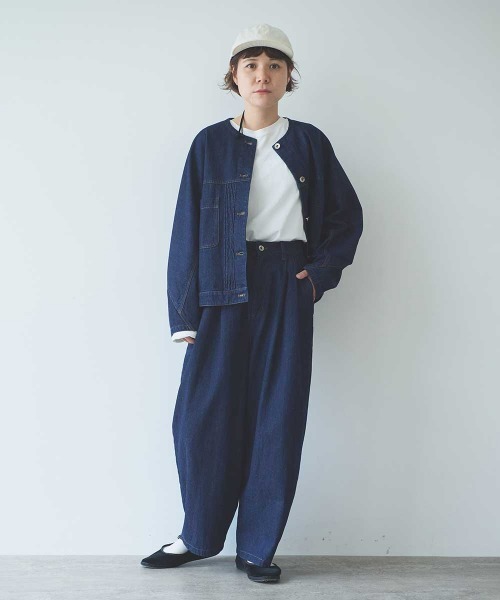 yuni(ユニ )の「10oz denim pin tuck cocoon ブルゾン(デニムジャケット・レディース・ネイビー/サックスブルー・FREE)」の16枚目の写真