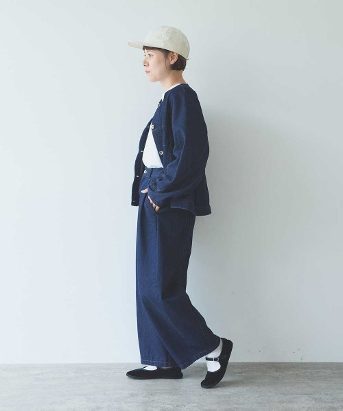 yuni(ユニ )の「10oz denim pin tuck cocoon ブルゾン(デニムジャケット・レディース・ネイビー/サックスブルー・FREE)」の17枚目の写真