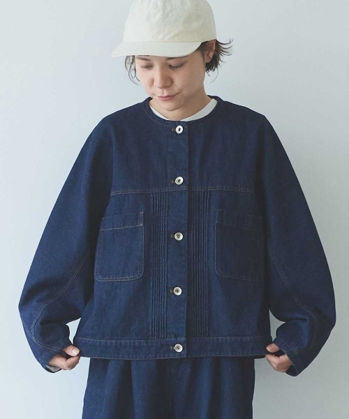 yuni(ユニ )の「10oz denim pin tuck cocoon ブルゾン(デニムジャケット・レディース・ネイビー/サックスブルー・FREE)」の22枚目の写真