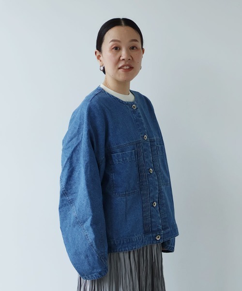 yuni(ユニ )の「10oz denim pin tuck cocoon ブルゾン(デニムジャケット・レディース・ネイビー/サックスブルー・FREE)」の5枚目の写真