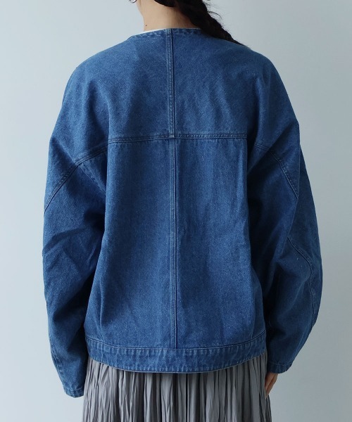 yuni(ユニ )の「10oz denim pin tuck cocoon ブルゾン(デニムジャケット・レディース・ネイビー/サックスブルー・FREE)」の10枚目の写真