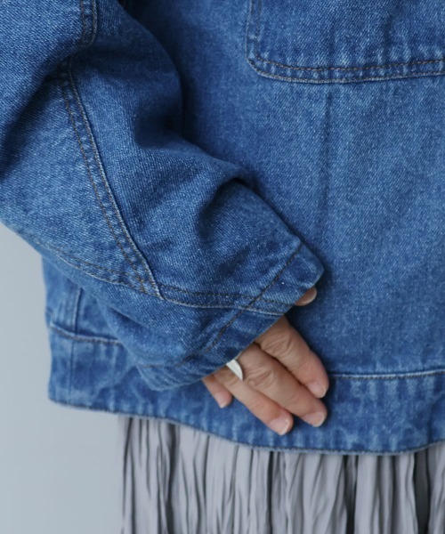 yuni(ユニ )の「10oz denim pin tuck cocoon ブルゾン(デニムジャケット・レディース・ネイビー/サックスブルー・FREE)」の15枚目の写真