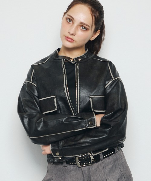 DAZE(デイズ)の「スタンドカラー 合成皮革 ブルゾン(ブルゾン・メンズ・ブラック系/ブラウン系・LARGE/MEDIUM/SMALL)」の1枚目の写真