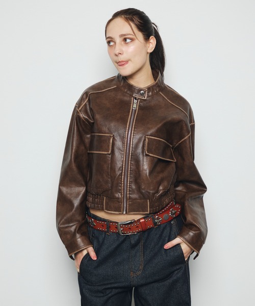 DAZE(デイズ)の「スタンドカラー 合成皮革 ブルゾン(ブルゾン・メンズ・ブラック系/ブラウン系・LARGE/MEDIUM/SMALL)」の8枚目の写真
