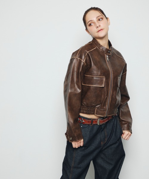 DAZE(デイズ)の「スタンドカラー 合成皮革 ブルゾン(ブルゾン・メンズ・ブラック系/ブラウン系・LARGE/MEDIUM/SMALL)」の11枚目の写真