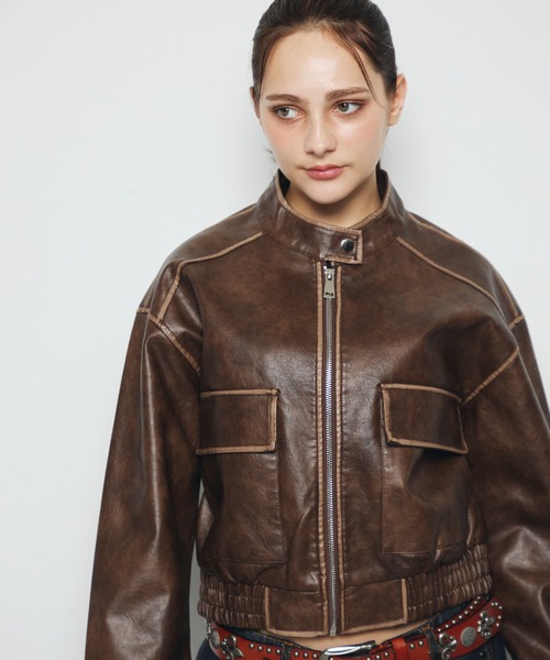 DAZE(デイズ)の「スタンドカラー 合成皮革 ブルゾン(ブルゾン・メンズ・ブラック系/ブラウン系・LARGE/MEDIUM/SMALL)」の13枚目の写真