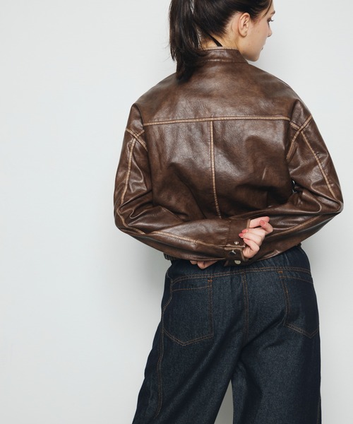 DAZE(デイズ)の「スタンドカラー 合成皮革 ブルゾン(ブルゾン・メンズ・ブラック系/ブラウン系・LARGE/MEDIUM/SMALL)」の21枚目の写真