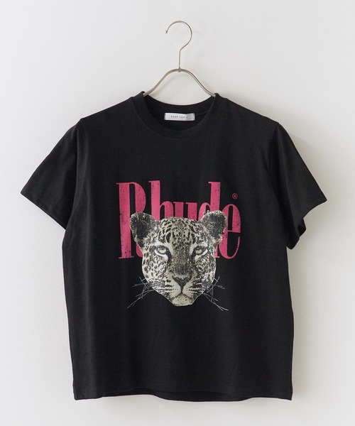 Chick(チック)の「Cheetah Print Compact T-Shirt / チーター プリント コンパクト Tシャツ ミニT チビT ヒョウ 豹 アニマル 動物 レディース メンズ 秋 秋服 2026年秋冬(Tシャツ/カットソー・レディース・ベージュ/ブラック/ホワイト・FREE)」の2枚目の写真