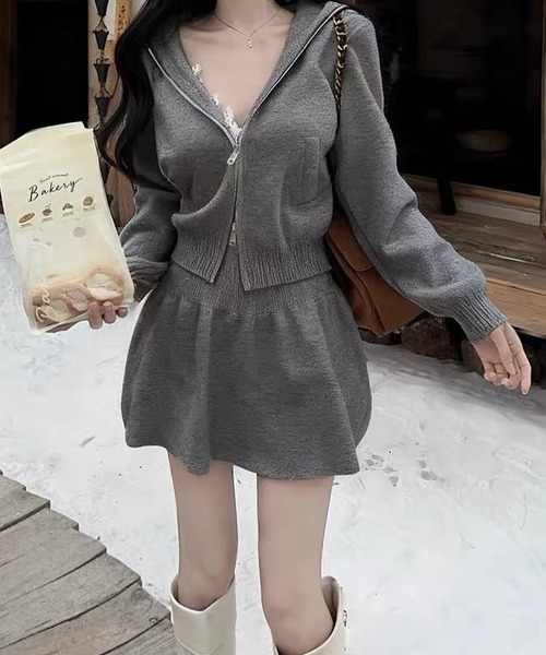 meJane(ミージェーン)の「ダブルジップフードニット × フレアミニスカート セットアップ(セットアップ・レディース・ベージュ/グレー/オフホワイト・FREE)」の2枚目の写真