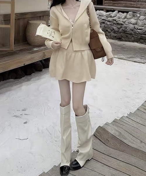 meJane(ミージェーン)の「ダブルジップフードニット × フレアミニスカート セットアップ(セットアップ・レディース・ベージュ/グレー/オフホワイト・FREE)」の5枚目の写真