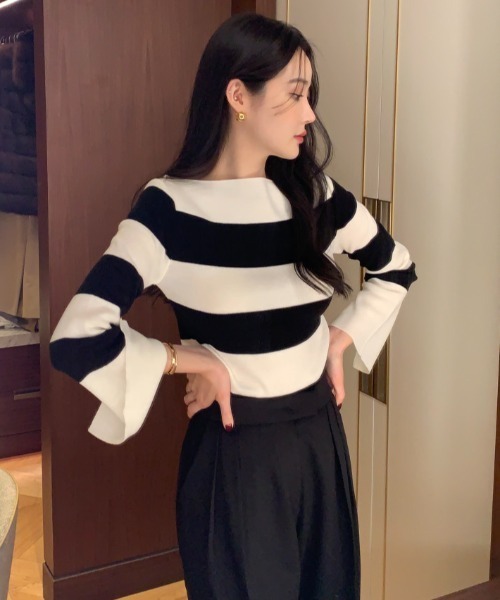 Aelina(エリナ)の「ボートネックフレアスリーブセーター(ニット/セーター・レディース・ホワイト/ブラック/モカ/ブラック系その他・FREE)」の15枚目の写真