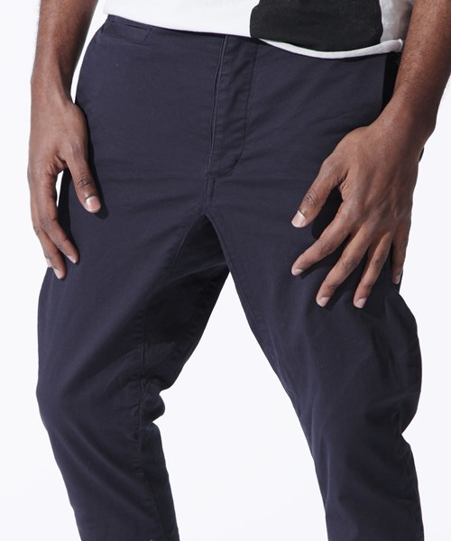 OURET（オーレット）の「20 CHINO STRETCH SLASH POCKET GAZETTE CROTCH SKINNY PANTS（チノパンツ・メンズ・ベージュ/ネイビー/マスタード/カーキ/ブラック・2/3/1）」の10枚目の写真