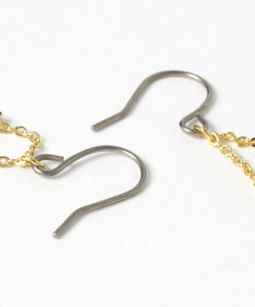 rovtski(ロフトスキー)の「Z)【LEF MADE】エポトライアングルピアス(ピアス(両耳用)・レディース・ターコイズブルー/ブラック/ホワイト/レッド/ネイビー/グレー/ベージュ・FREE)」の8枚目の写真
