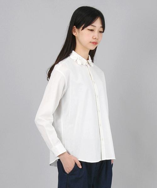 Ne-net（ネネット）の「どんぐりダンガリー（シャツ/ブラウス・レディース・ブラック/オフホワイト/グレー・02）」の2枚目の写真